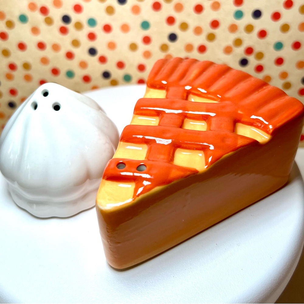 Pumpkin Pie Slice & Whipped Cream Ceramic lSalt and Pepper Shakers Thanksgiving